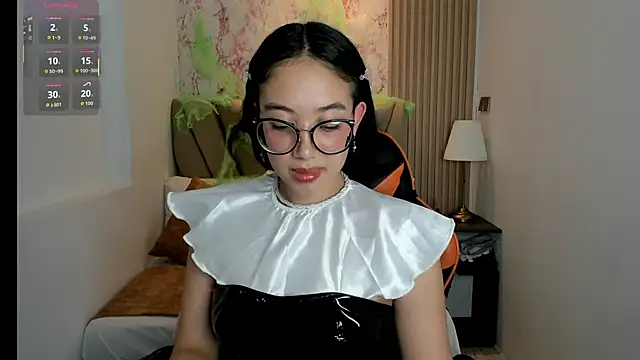 Yuna  Min online show from October 2025 08:27:02 PM