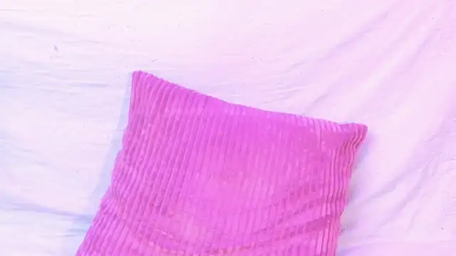 Saraa Graham online show from October 2025 08:47:01 PM