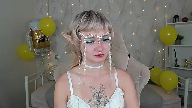 Snapshot of Tori_Cutie chatting on October 2025 12:09:02 AM Tori Cutie online show from October 2025 12:09:02 AM