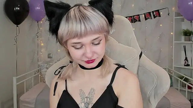 Snapshot of Tori_Cutie chatting on October 2025 11:57:01 PM Tori Cutie online show from October 2025 11:57:01 PM