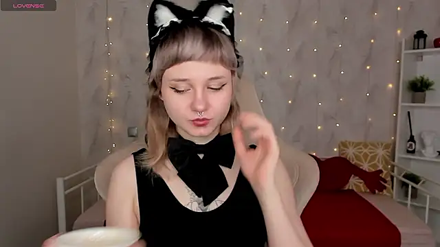 Tori Cutie online show from February 2026 12:04:01 AM