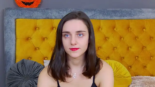 Jessica White  online show from November 2025 05:02:01 AM