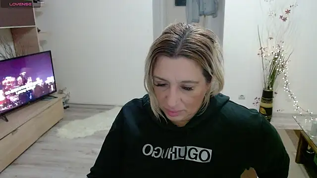 Snapshot of TheeaBlanco chatting on November 2025 05:00:01 PM TheeaBlanco online show from November 2025 05:00:01 PM