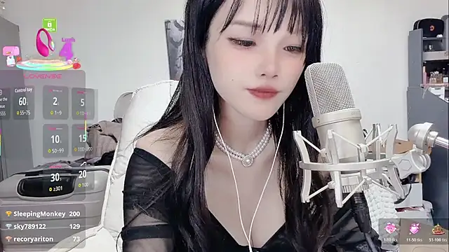 twlilybae online show from April 2026 01:41:01 PM