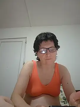 Vera Elle online show from April 2026 06:10:01 PM