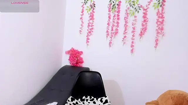 scarletbaker  online show from May 2026 02:11:01 PM