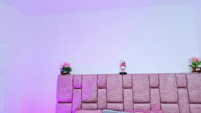 Snapshot of ScarlettLuxe chatting on November 2025 12:37:02 PM ScarlettLuxe online show from November 2025 12:37:02 PM