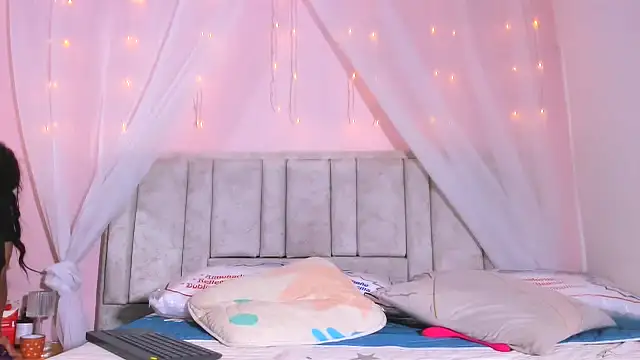 Rachellcooperrr online show from October 2025 10:01:02 AM