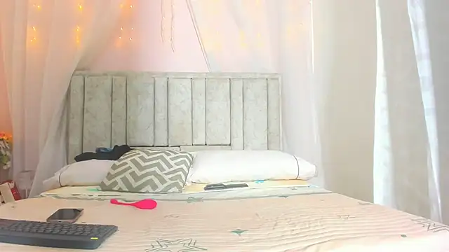 Rachellcooperrr online show from November 2025 10:37:01 AM