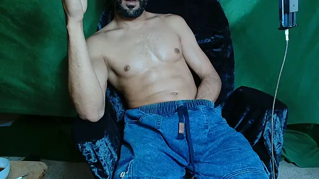 JUSTFORRICH online show from March 2026 06:44:02 PM