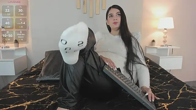 natachadiaz  online show from October 2025 12:30:01 PM