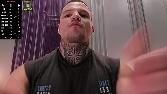 Snapshot of OliverSport chatting on February 2025 03:40:01 PM OliverSport online show from February 2025 03:40:01 PM