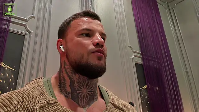 Snapshot of OliverSport chatting on September 2025 03:45:01 PM OliverSport online show from September 2025 03:45:01 PM