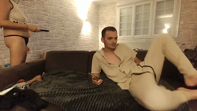 CoupleX85 online show from September 2025 07:41:02 PM