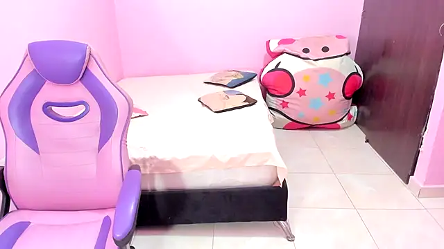 latin doll squirts online show from September 2025 01:04:01 PM