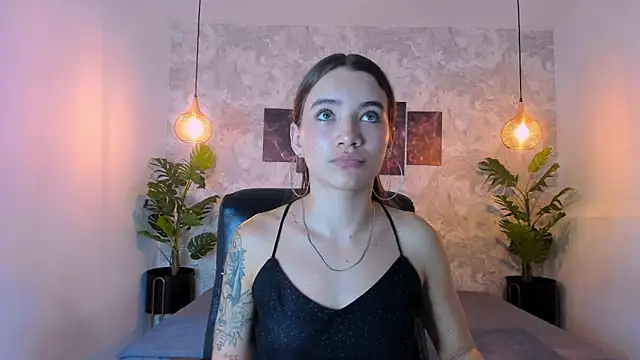 aitana baker  online show from December 2025 07:20:02 PM