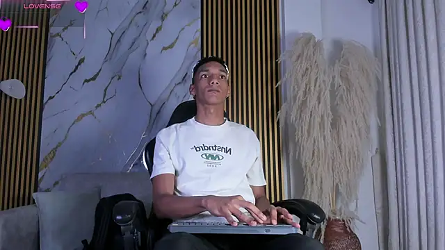 JulienSaint online show from April 2026 12:13:01 PM