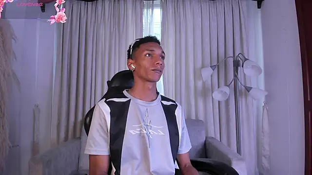 JulienSaint online show from April 2026 10:01:02 PM