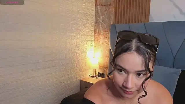 nathalia koch  online show from April 2026 09:01:01 PM