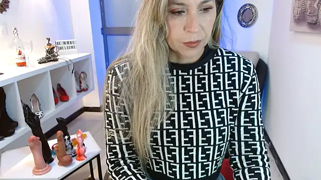 Snapshot of DianaPearls chatting on July 2026 10:28:02 AM DianaPearls online show from July 2026 10:28:02 AM