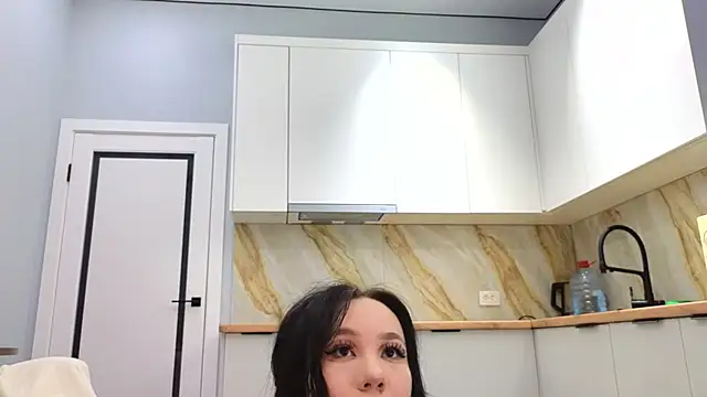 lunajii online show from April 2026 01:28:01 PM