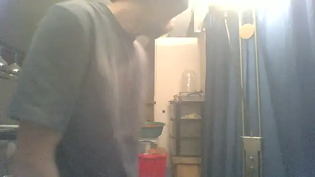 Snapshot of dikkefluit chatting on April 2026 03:17:01 AM dikkefluit online show from April 2026 03:17:01 AM