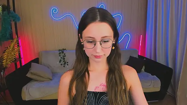 YourLovellyStory online show from October 2025 04:19:01 PM