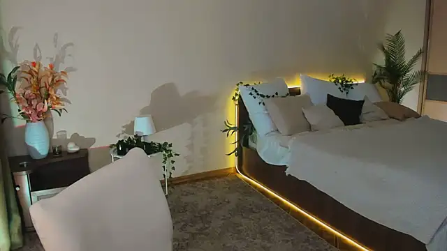 YourLovellyStory online show from October 2025 09:20:01 AM