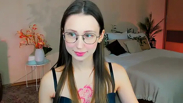 YourLovellyStory online show from November 2025 09:21:01 AM