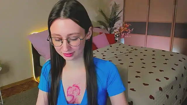 YourLovellyStory online show from April 2026 12:41:01 PM