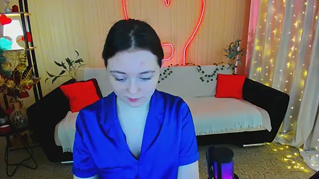 AlluringLookk online show from April 2026 05:48:02 PM