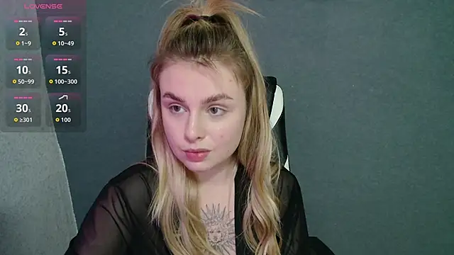 Snapshot of AngelicaHollywood chatting on October 2025 09:13:01 PM AngelicaHollywood online show from October 2025 09:13:01 PM