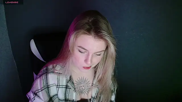 Snapshot of AngelicaHollywood chatting on November 2025 10:23:01 PM AngelicaHollywood online show from November 2025 10:23:01 PM