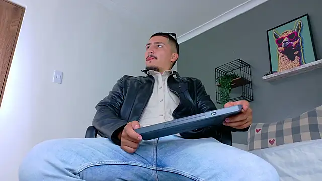 MrFox   online show from March 2026 07:20:01 PM