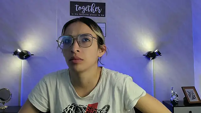 Emilia Bons online show from September 2025 01:24:02 PM