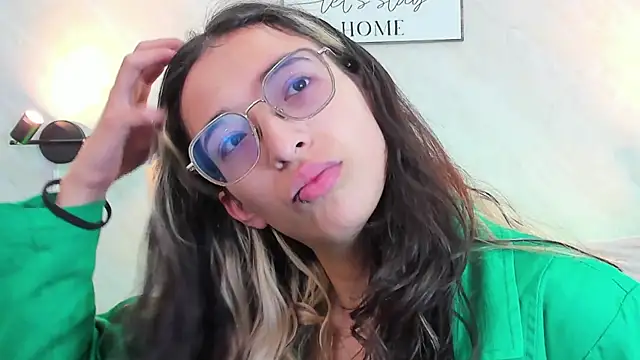 Emilia Bons online show from September 2025 01:49:01 PM