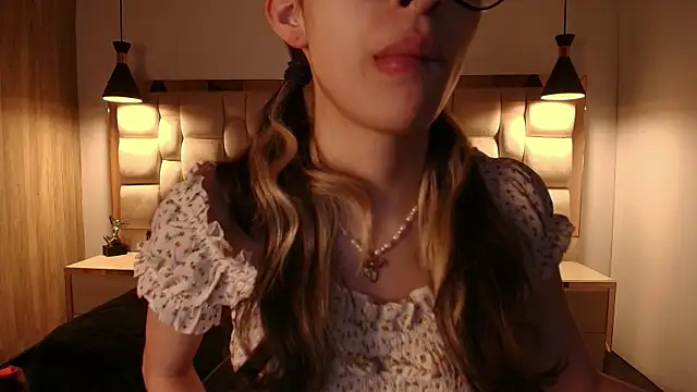 Emilia Bons online show from February 2026 02:03:02 PM