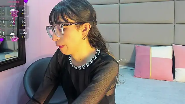 Emilia Bons online show from April 2026 01:57:02 PM