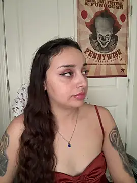 CharmingMaddie online show from December 2025 07:00:01 PM