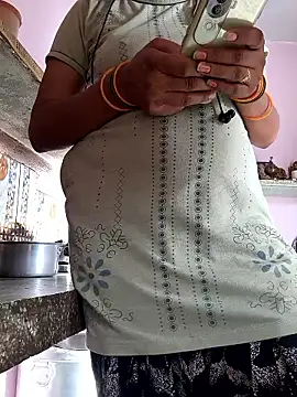 Snapshot of Love-pari077 chatting on June 2026 01:39:01 AM Love-pari077 online show from June 2026 01:39:01 AM