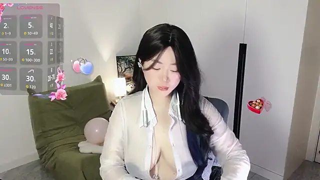 Emmaq996 online show from September 2025 02:44:01 AM