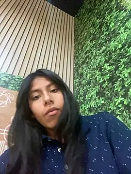 Lili pinkyyy online show from October 2025 06:17:01 PM