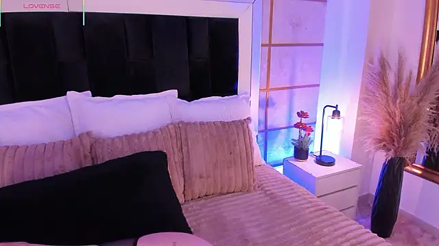 GretaVelvet online show from January 2026 07:40:01 PM