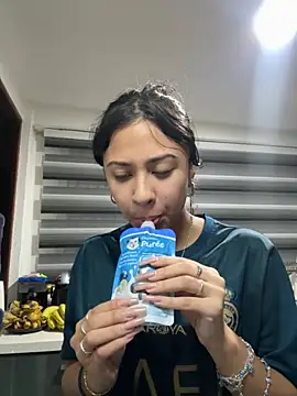 Snapshot of lynn9000 chatting on November 2025 04:56:02 AM lynn9000 online show from November 2025 04:56:02 AM