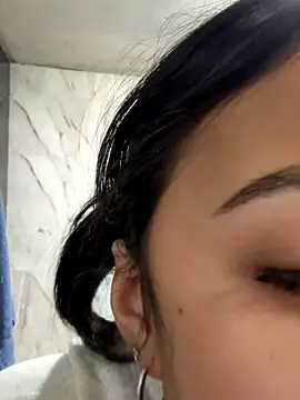 lynn9000 online show from November 2025 01:04:02 AM