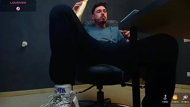 EnzoRace online show from October 2025 05:04:01 AM