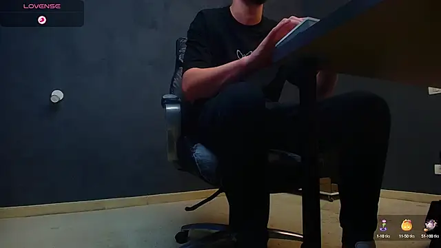 EnzoRace online show from October 2025 04:42:01 AM