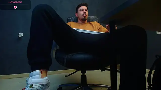 EnzoRace online show from October 2025 05:27:02 AM