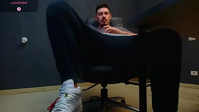 EnzoRace online show from October 2025 05:21:02 AM