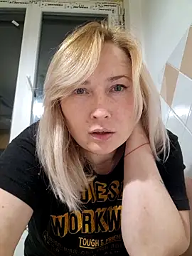 Xseniy online show from November 2025 06:42:02 PM